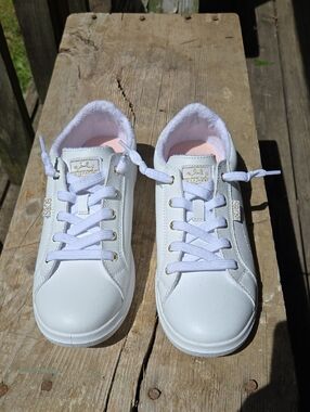 BOBS/SKECHERS  White and Gold Ladies  Sneakers. Size 9. NWOT.